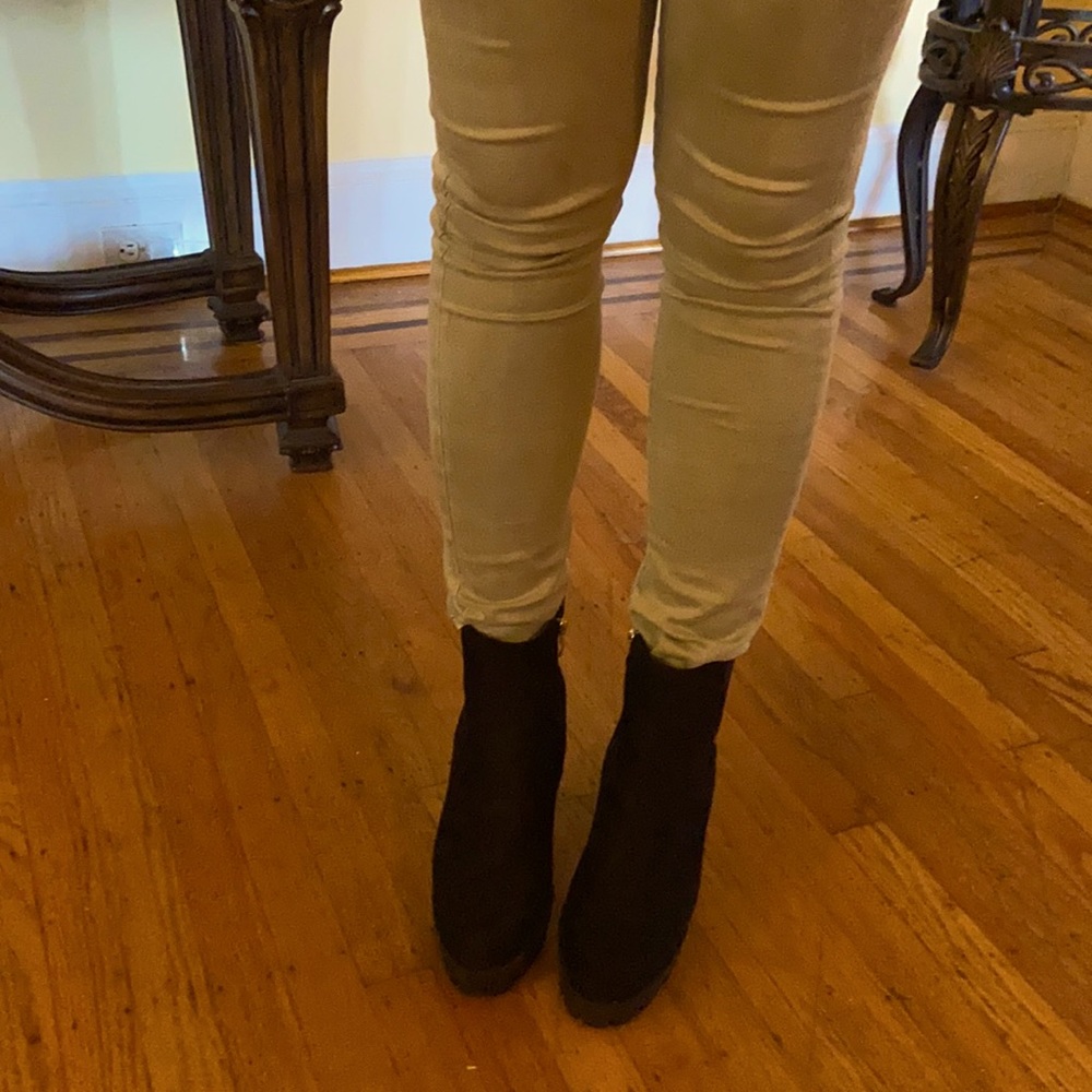 Women’s midi chunky heel boots